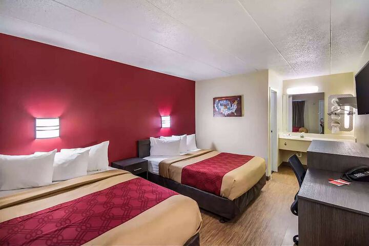 Room 9 of 11