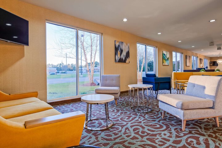Best Western Dothan Inn & Suites