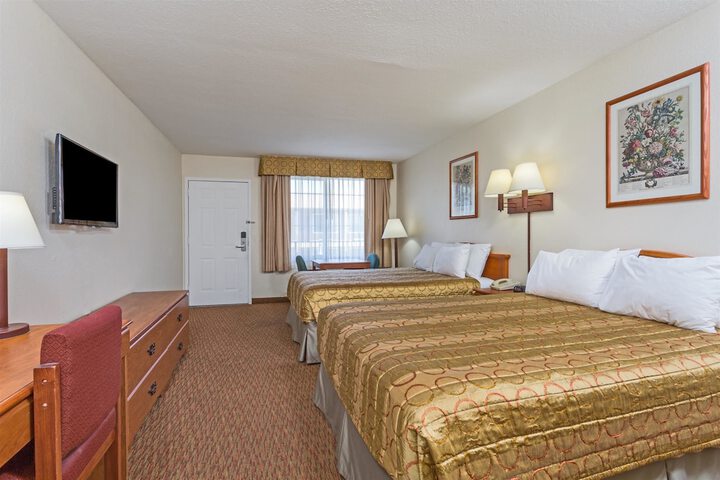 Room 8 of 34