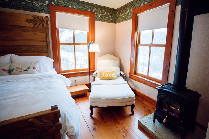 Round Barn Farm B & B Event Center