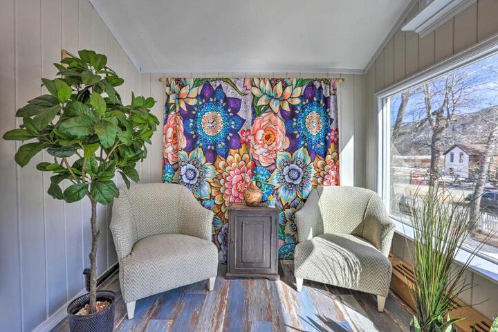 Lake Cabin w / King Bed Foodie Kitchen, & Views