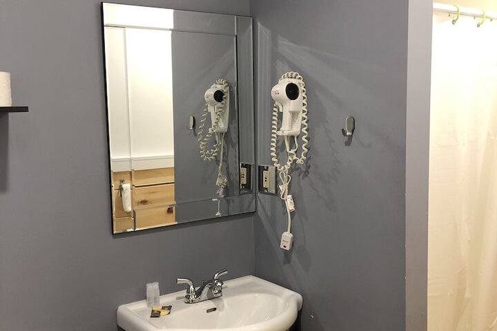 Room 52 of 65
