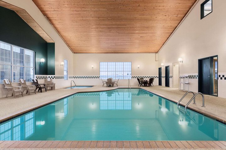 Country Inn & Suites by Radisson Little Falls, Mn