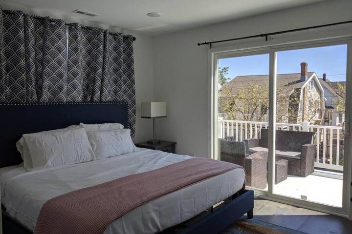 Lux 3 Bd - Perfect & Parking & Massive Patio