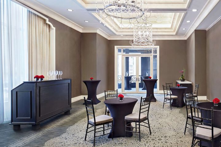 Lounge 157 of 213