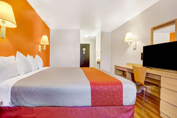 Room 14 of 33