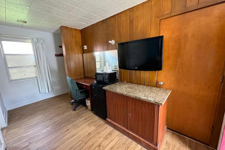 Room 34 of 40
