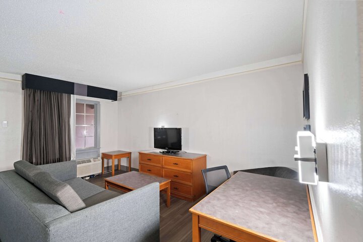 Room 104 of 142