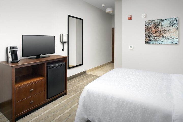 Room 18 of 38