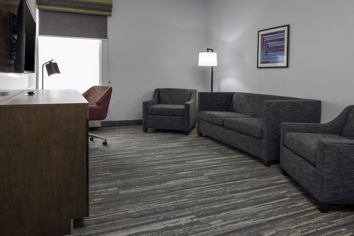 Hampton Inn by Hilton Concord / Bow