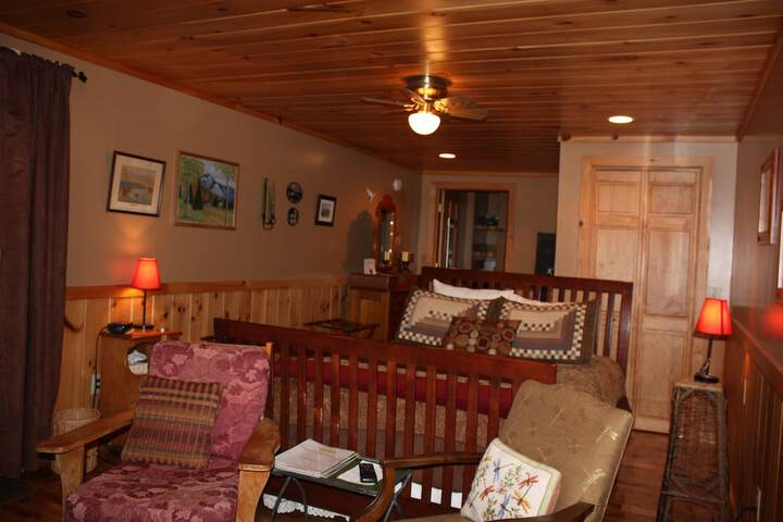 Kiwassa Lake Bed & Breakfast