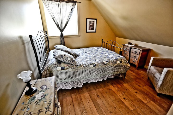Room 9 of 15