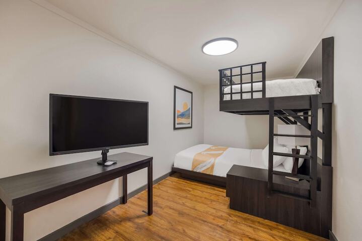Room 11 of 36