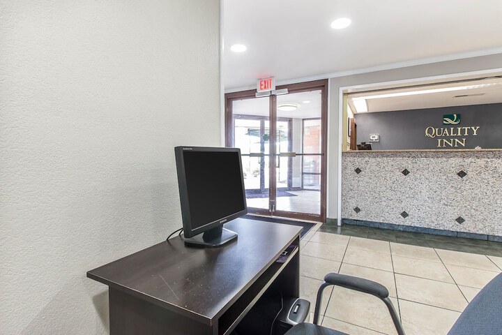 Business Center 28 of 28