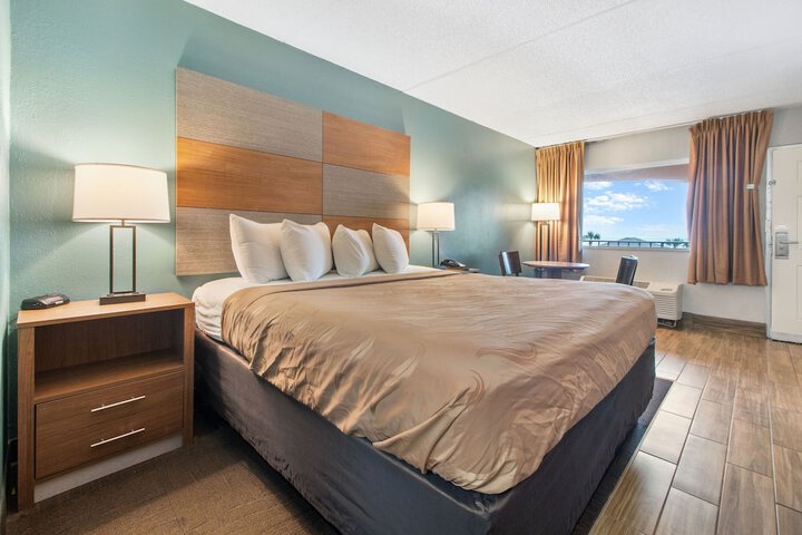 Room 32 of 91