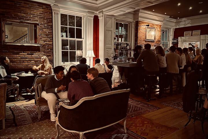 Lounge 69 of 71