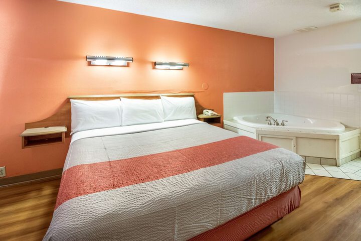 Room 8 of 22