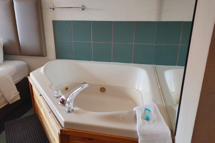Room 10 of 28