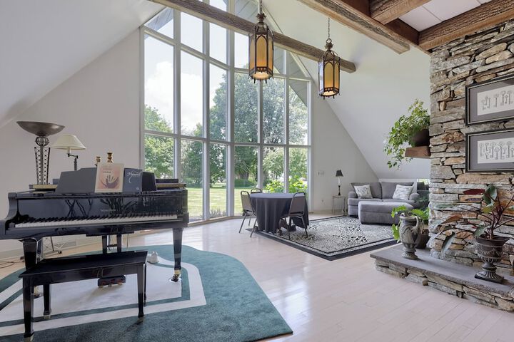 Twin Pine Manor Bed & Breakfast