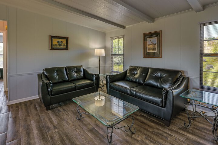 Quaint Asheboro Home 1 Mi to North Carolina Zoo!