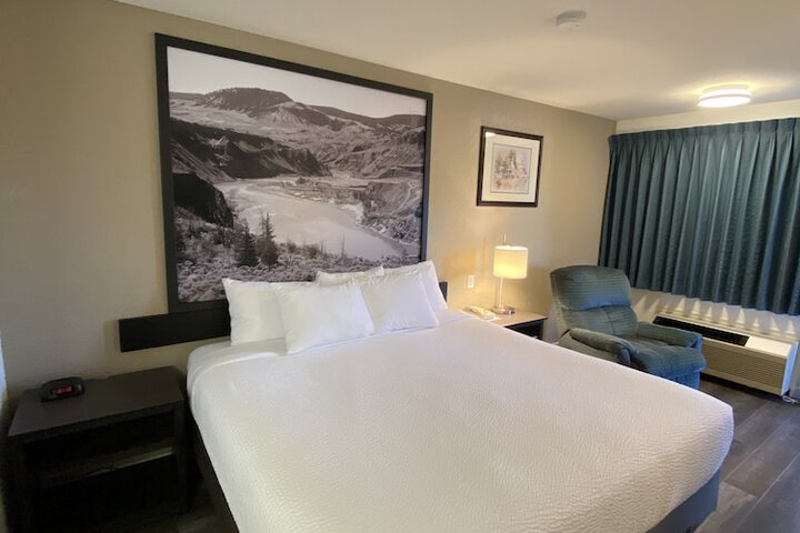 Super 8 by Wyndham 100 Mile House