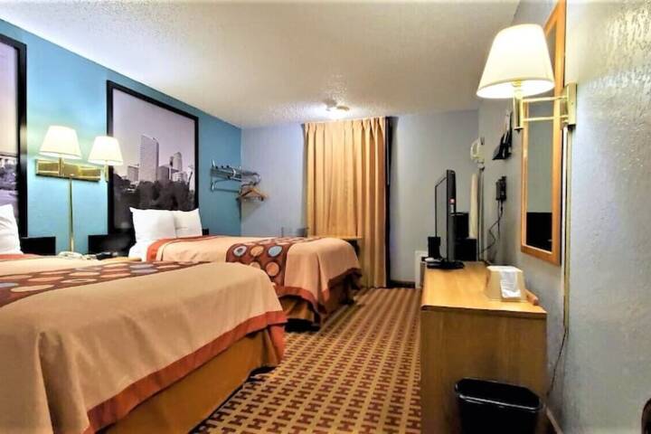 Room 13 of 18