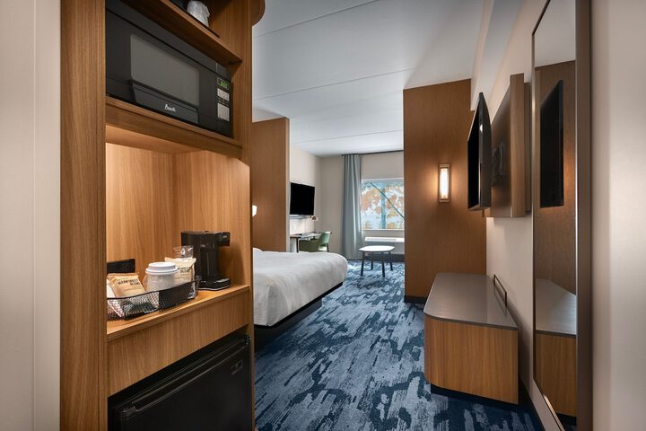 Room 16 of 28