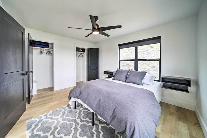 Modern Davenport Home w / Water View & Grill!
