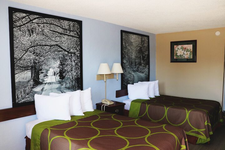 Room 11 of 25