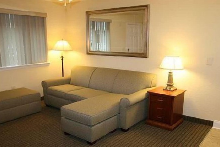 Room 19 of 38