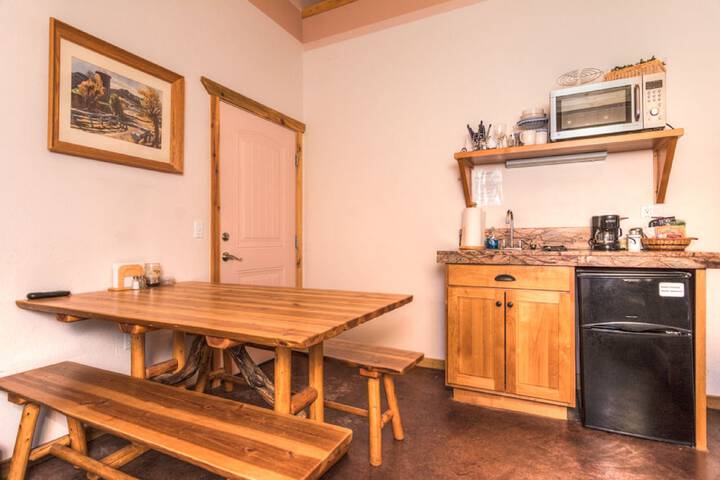 DiamondStone Guest Lodges