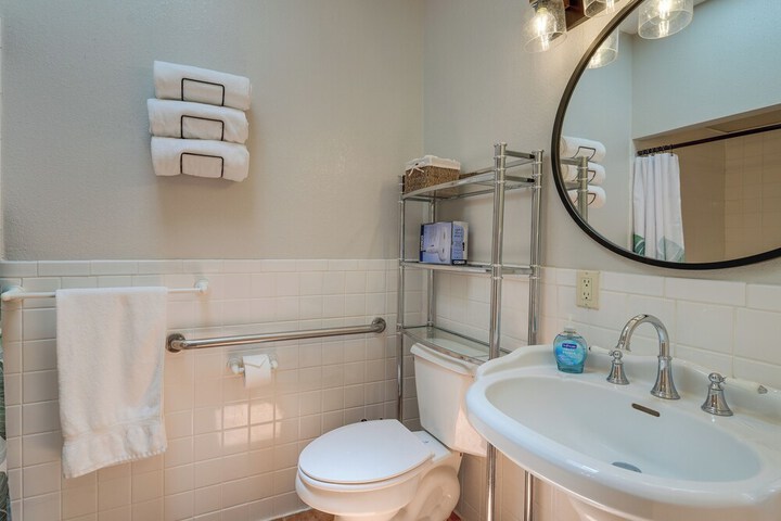 Eloy Vacation Rental w / Pool Access & Courtyard!