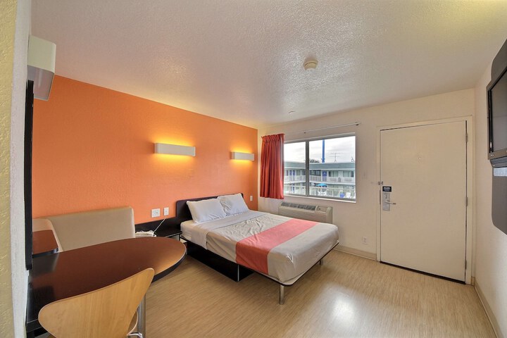 Room 18 of 29