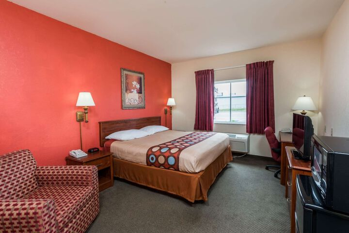 Room 12 of 16
