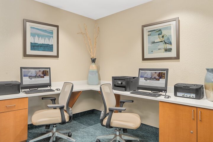 Business Center 33 of 35