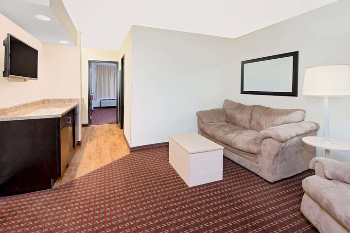 Room 25 of 43