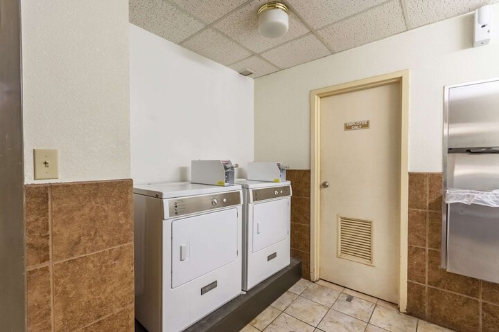 Room 4 of 25