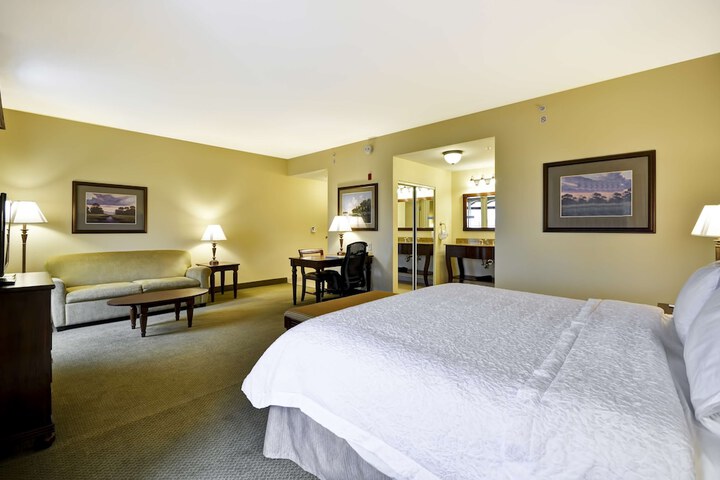 Hampton Inn & Suites North Charleston-University Blvd