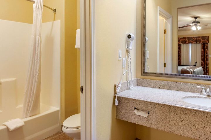Quality Inn & Suites at the Outlets Mercedes / Weslaco