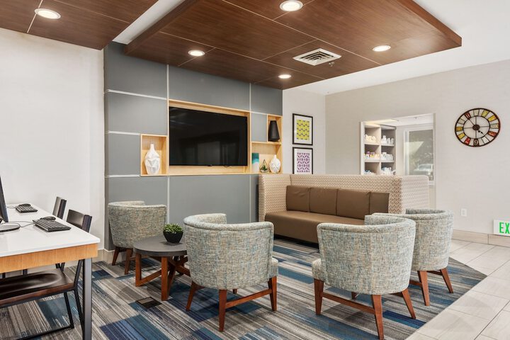 Holiday Inn Express Hotel and Suites West Valley by IHG