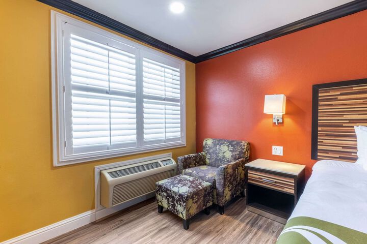 Room 12 of 37