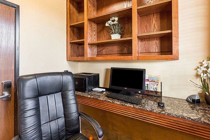 Business Center 31 of 32