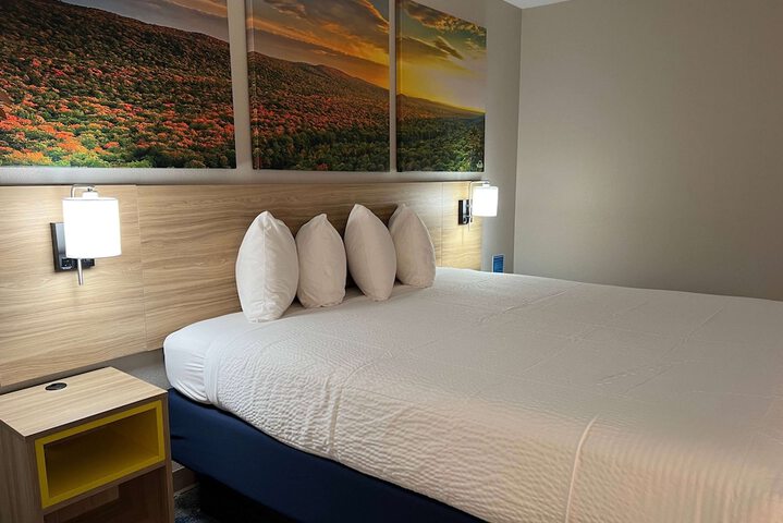 Room 21 of 34