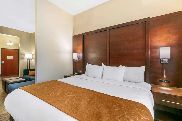 Comfort Suites Hopkinsville near Fort Campbell