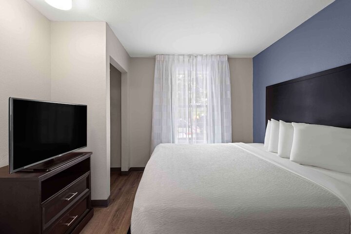Room 13 of 25