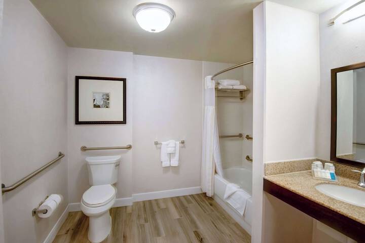 Room 8 of 26
