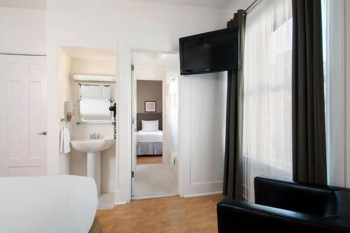 Room 8 of 40