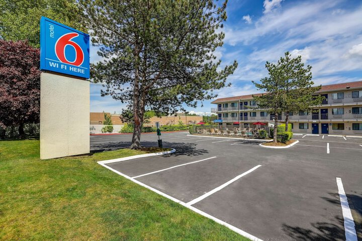 Motel 6 Kirkland WA - North Kirkland