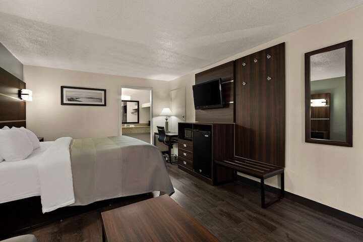 Room 15 of 29
