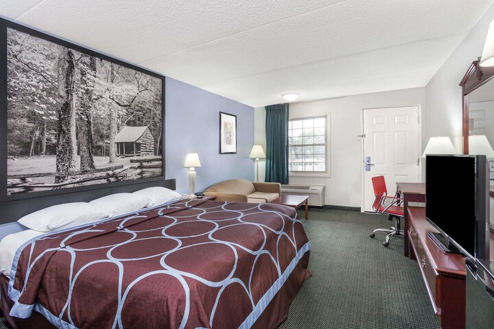 Room 8 of 15